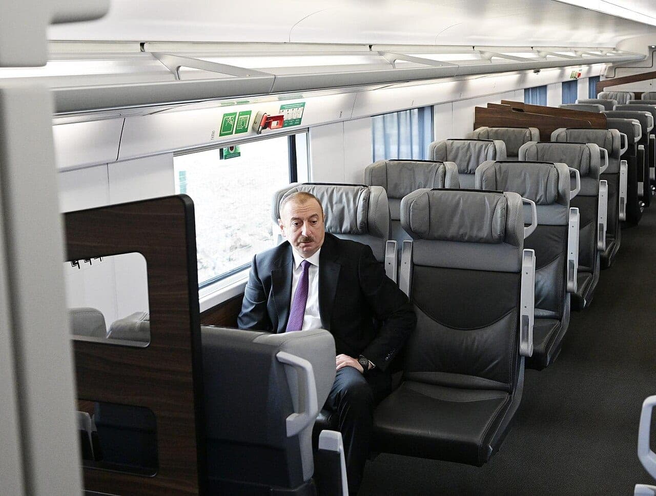 Abşeronda dənizkənarı lüks villa