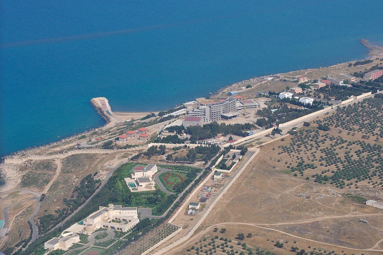Abşeronda dənizkənarı lüks villa