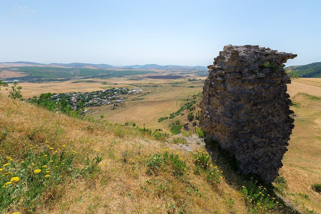Şamaxıda rəsədxana yaxınlığında ev