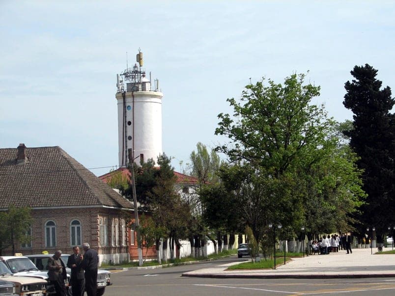 Lənkəranda Xəzər sahilində bağ evi