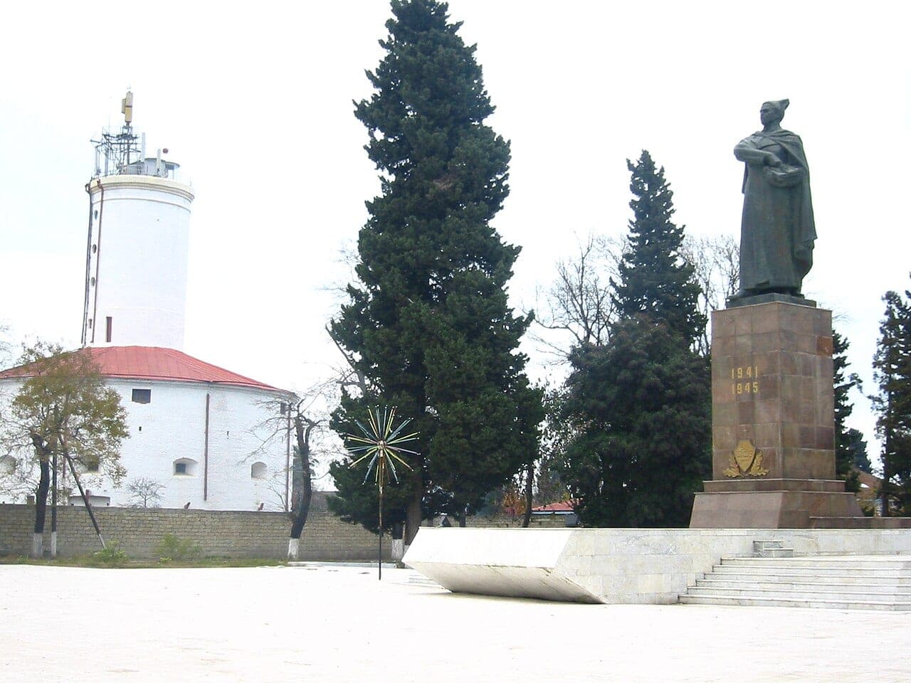 Lənkəranda Xəzər sahilində bağ evi