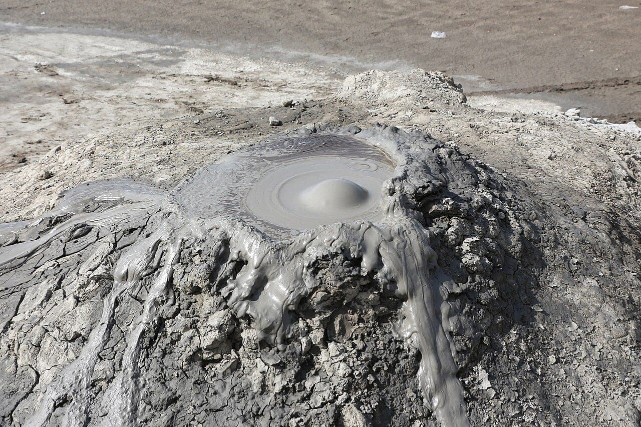 Qobustan Qaya Rəsmləri və Palçıq Vulkanları Turu