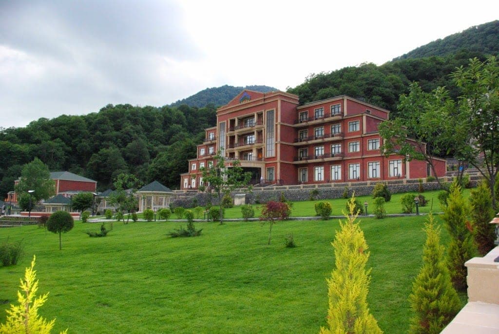 Qəbələ Çaykənarı Hotel