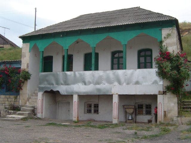 Lənkəranda Xəzər sahilində bağ evi