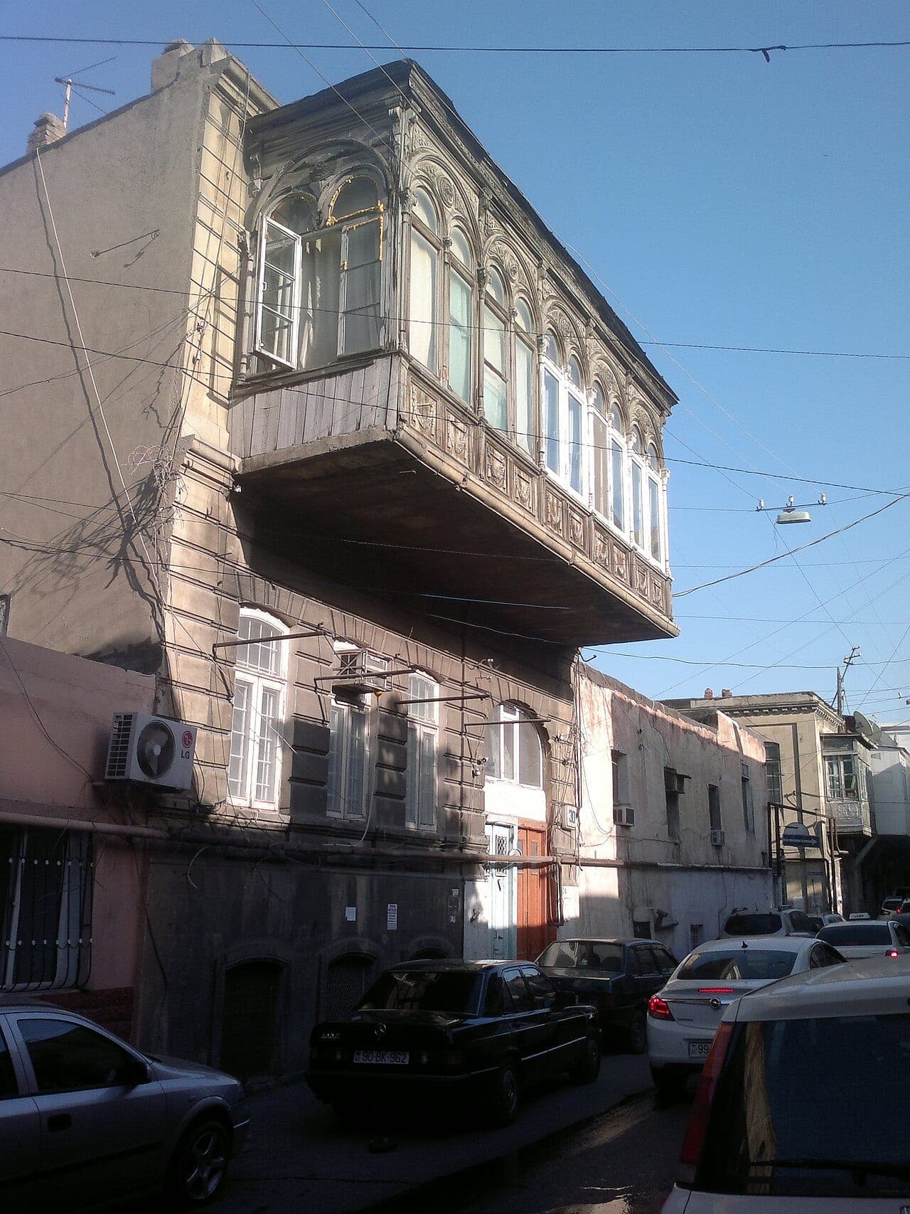 Gəncə şəhər mərkəzində rahat mənzil