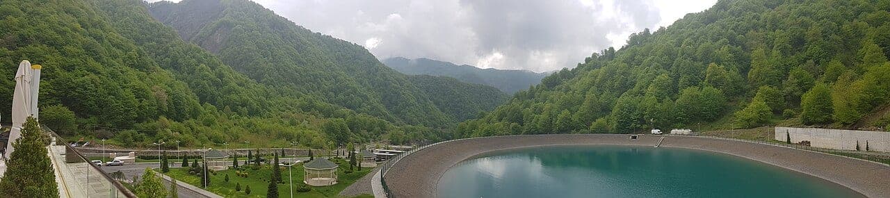 Qəbələdə hovuzlu meşə kənarı villa