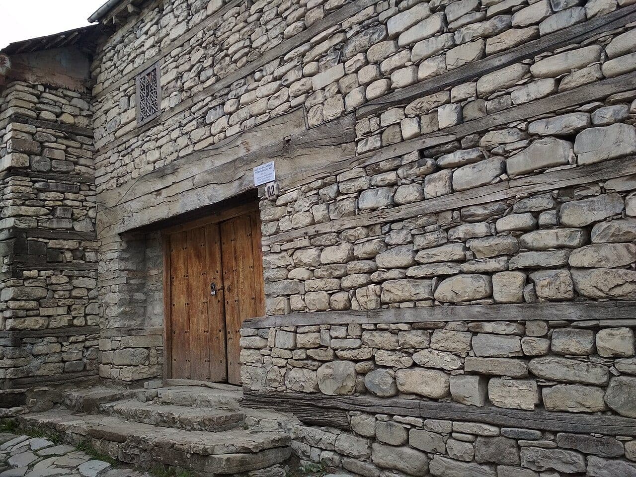 Lahıcda misgərlər məhəlləsində daş ev